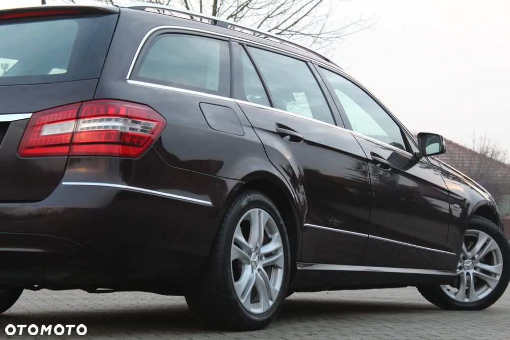 Mercedes-Benz Klasa E 250 CGI BlueEFFICIENCY 7G-TRONIC Avantgarde - 16