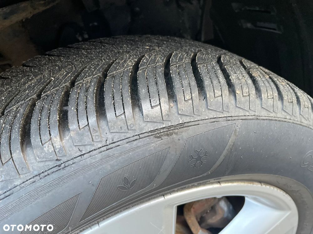 Nissan Qashqai+2 2.0 Visia - 22