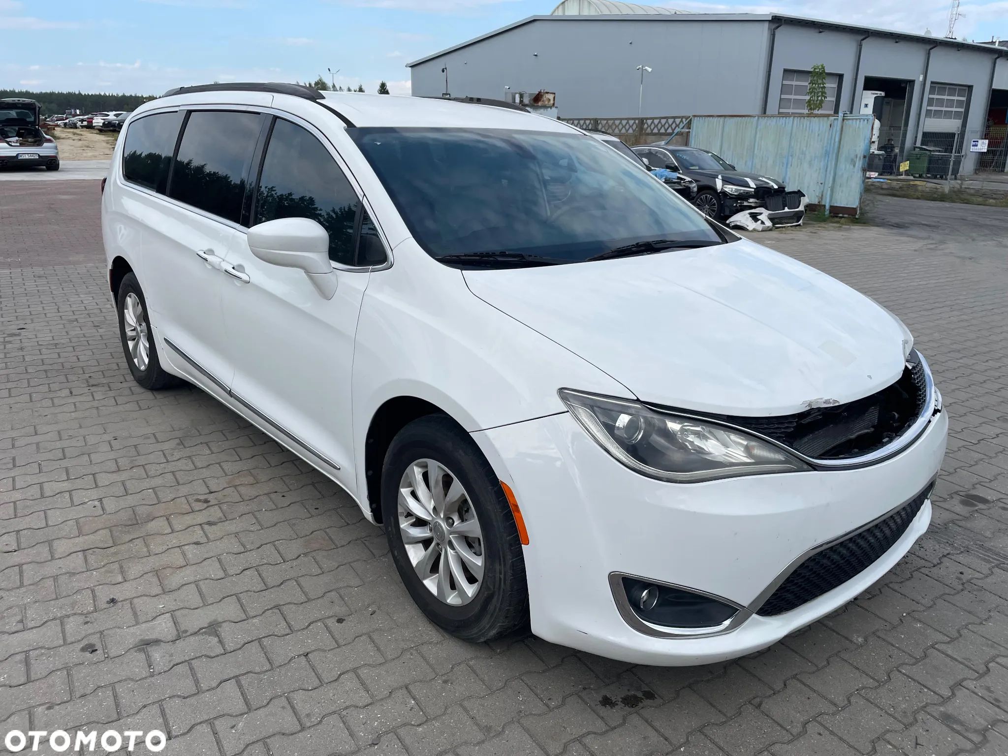 Chrysler Pacifica - 1
