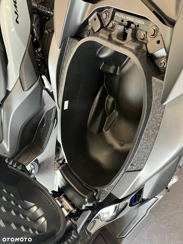 Yamaha NMAX - 10