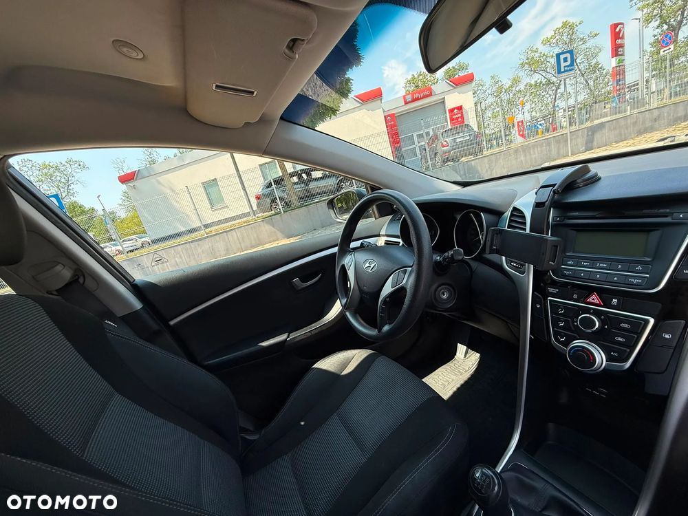 Hyundai i30 1.6 D Classic + - 12