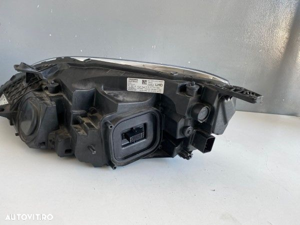 Far dreapta MID LED LHD VOLVO V40 2012-2019 32228484 - 5