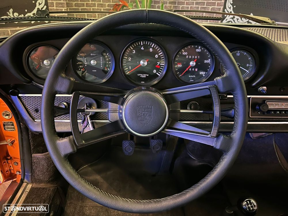 Porsche 911 Série F - 18