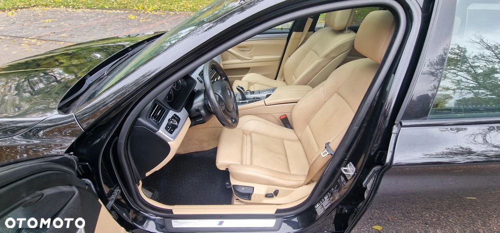 BMW Seria 5 525d xDrive Modern Line - 25