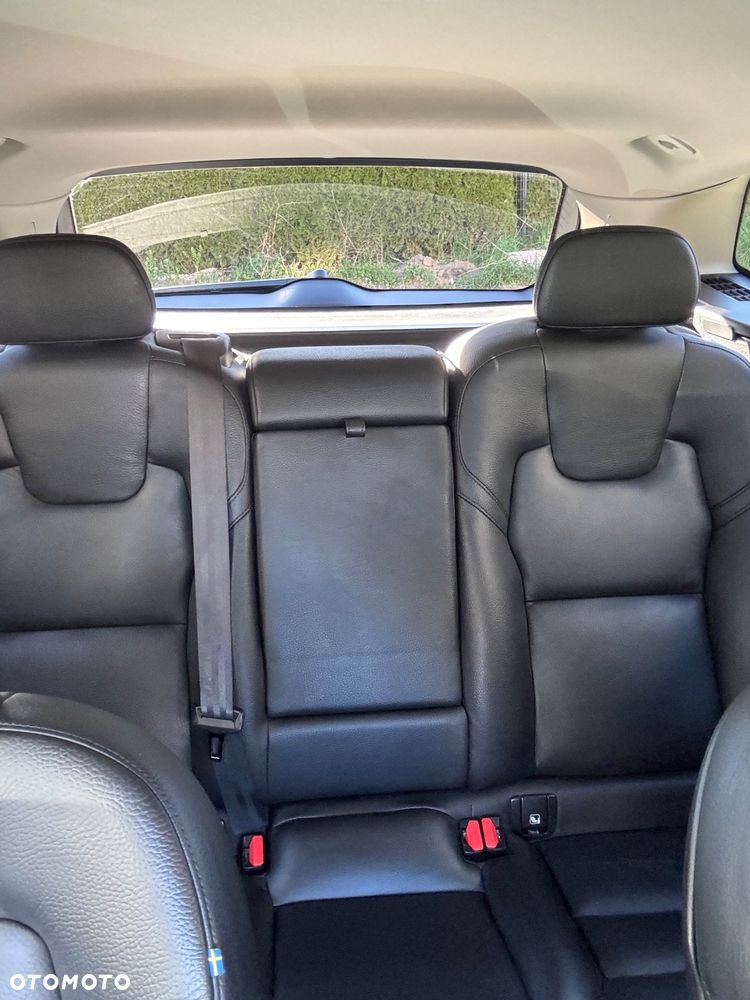 Volvo XC 60 B4 B Plus Dark - 19