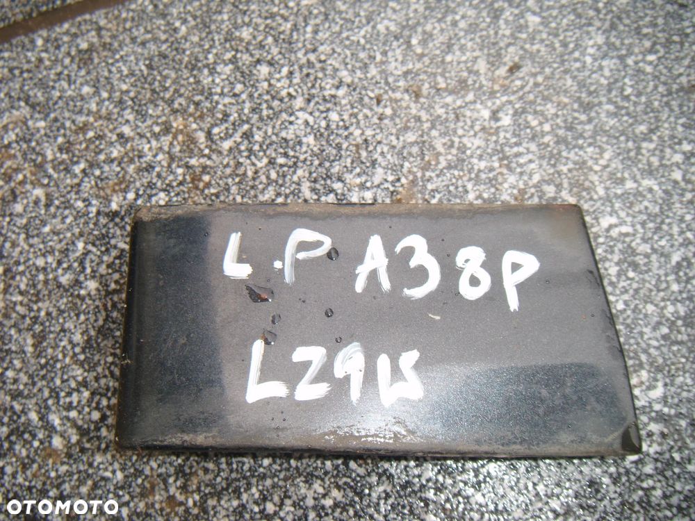 audi a3 8p listwa błotnika lewy przód dolna LZ9W - 1