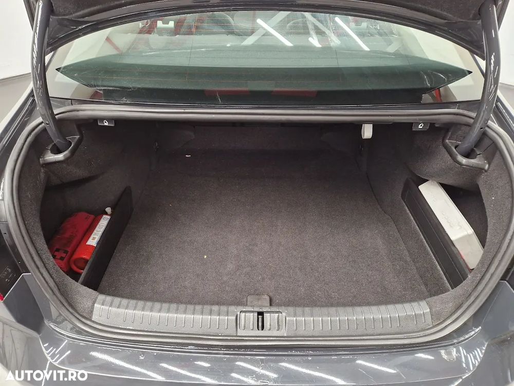 Volkswagen Passat 2.0 TDI DSG Highline - 10