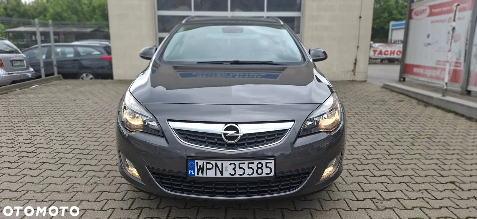 Opel Astra 1.6 Turbo Sports Tourer - 2