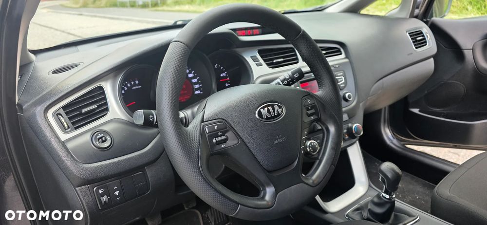 Kia Ceed - 10