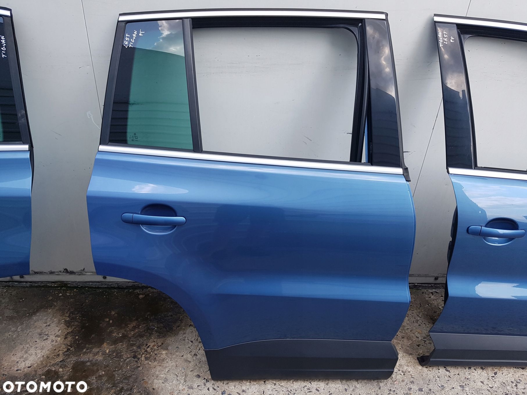 VW TIGUAN I 5N 06-15r DRZWI PRAWE TYŁ LR5T - 1