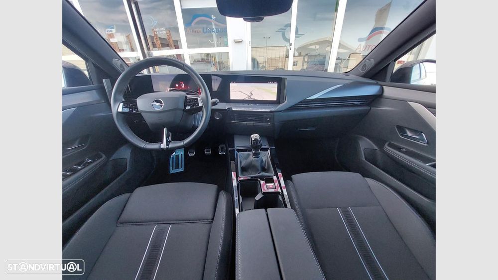 Opel Astra 1.2 T GS - 10