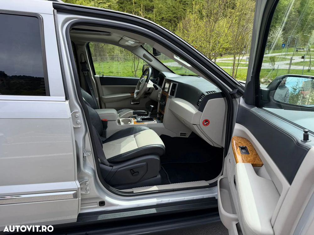 Jeep Grand Cherokee - 16