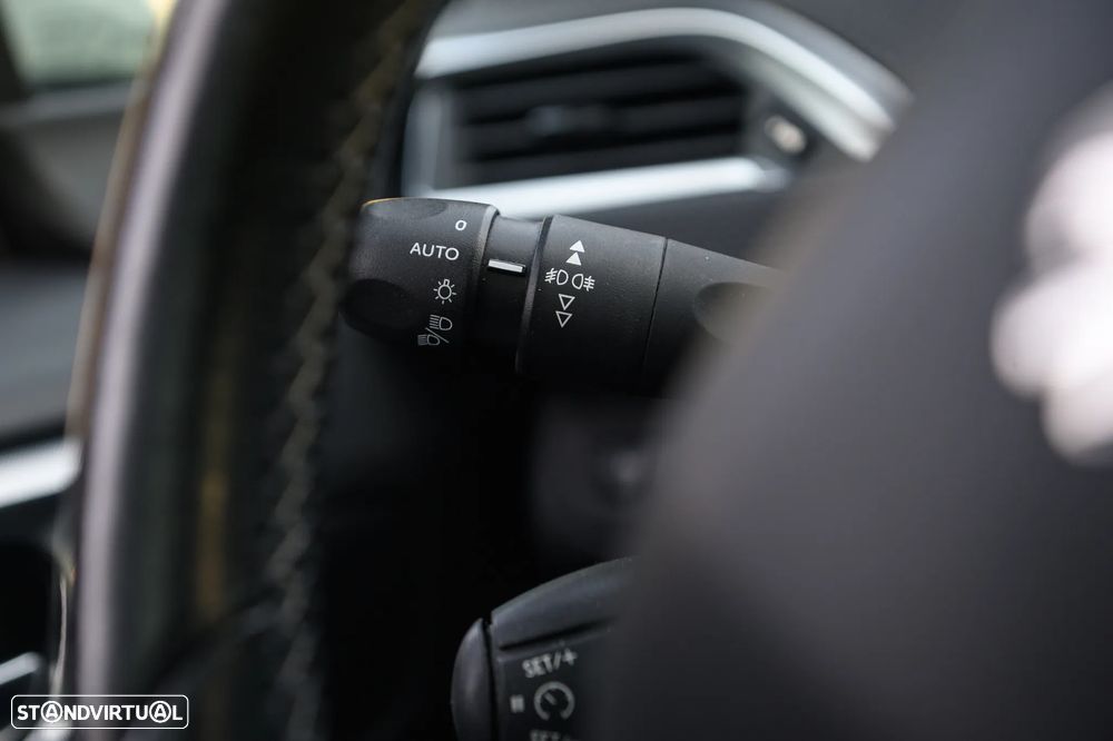 Peugeot 2008 1.2 PureTech Allure EAT6 - 30
