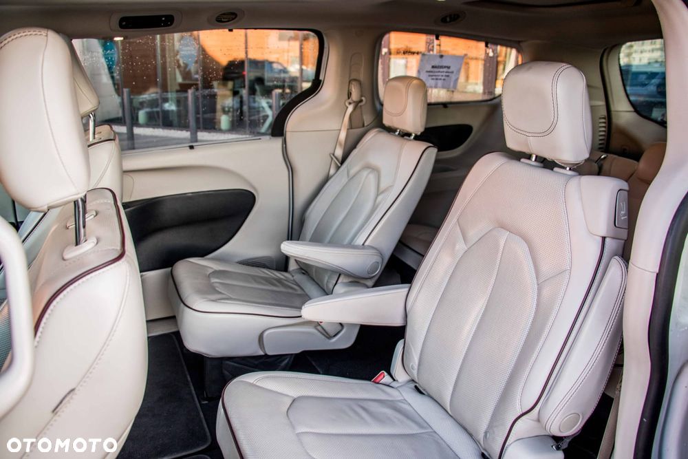 Chrysler Pacifica - 11