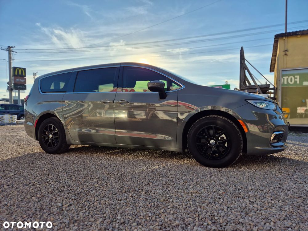 Chrysler Pacifica - 2
