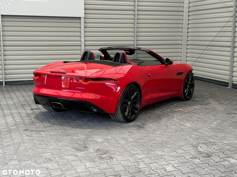 Jaguar F-Type P300 - 1