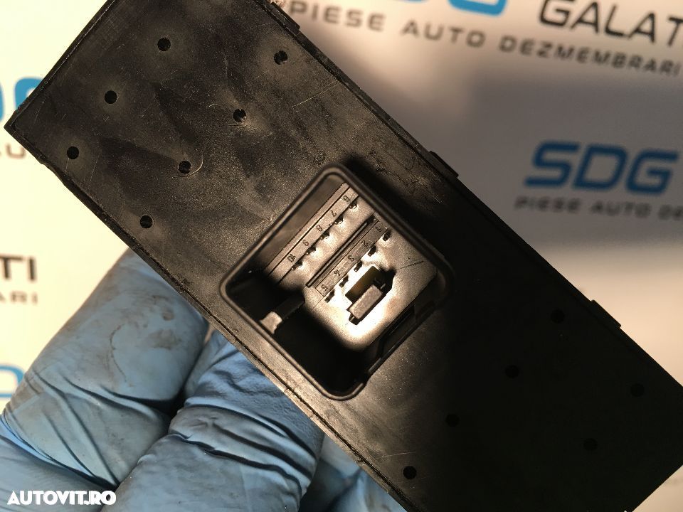 Consola centrala actionare geamuri electric Volkswagen Amarok 2010 - prezent COD 1K4959857 - 2