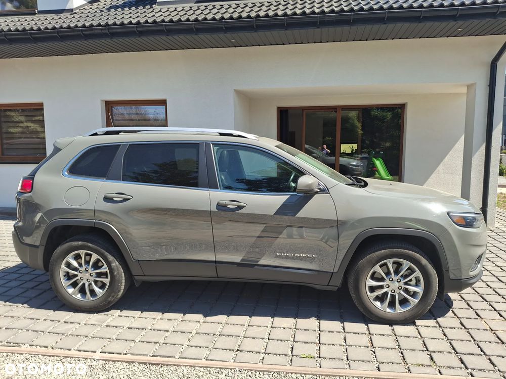 Jeep Cherokee - 4
