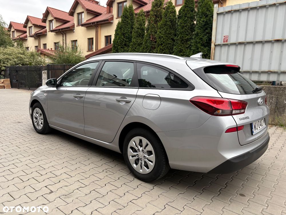 Hyundai i30 1.5 DPI Classic + - 10