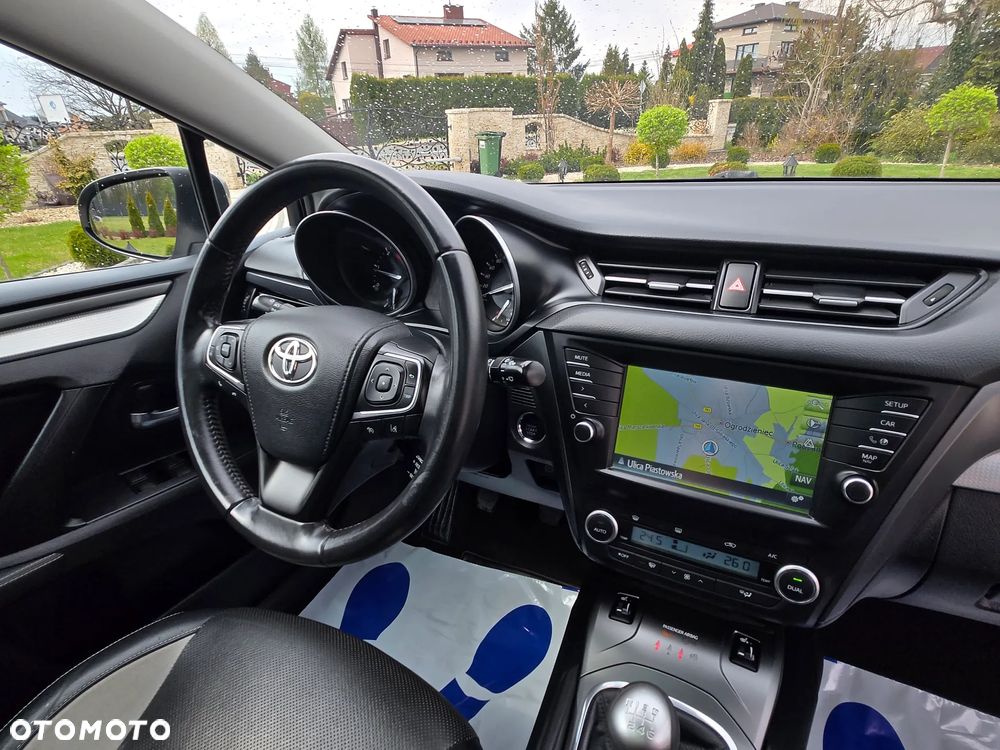 Toyota Avensis 2.0 D-4D Premium - 17