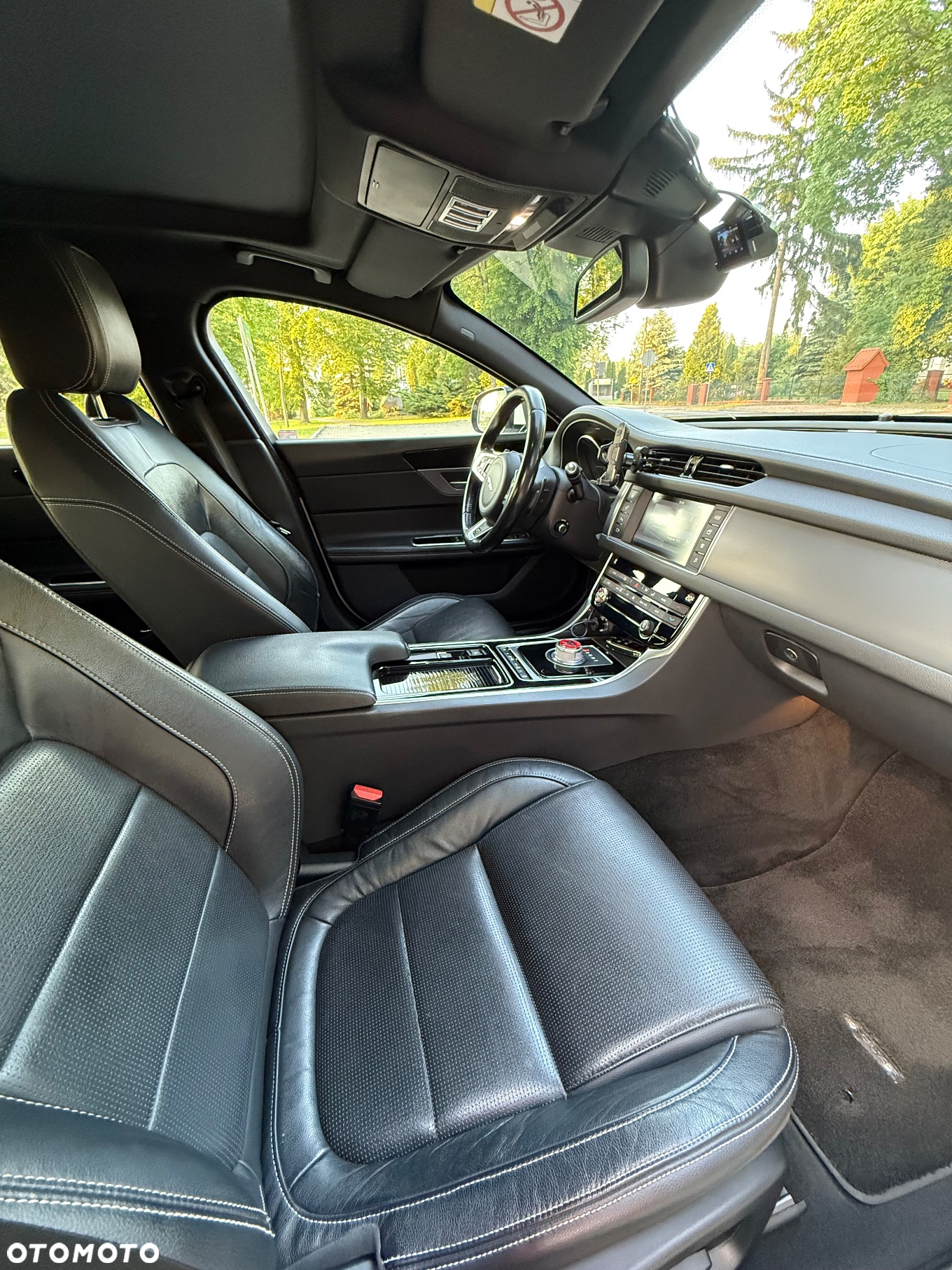 Jaguar XF 20d R-Sport - 14