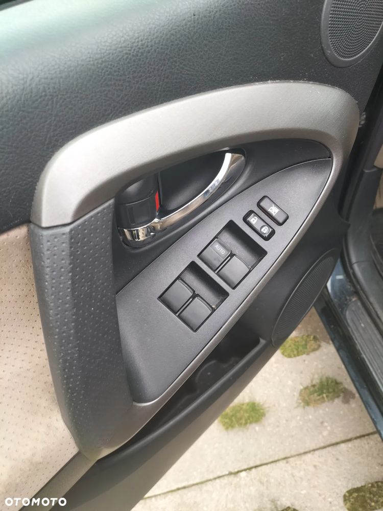 Toyota RAV4 - 8