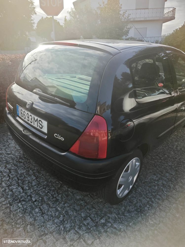 Renault Clio 1.9 D RN — fotografia 8
