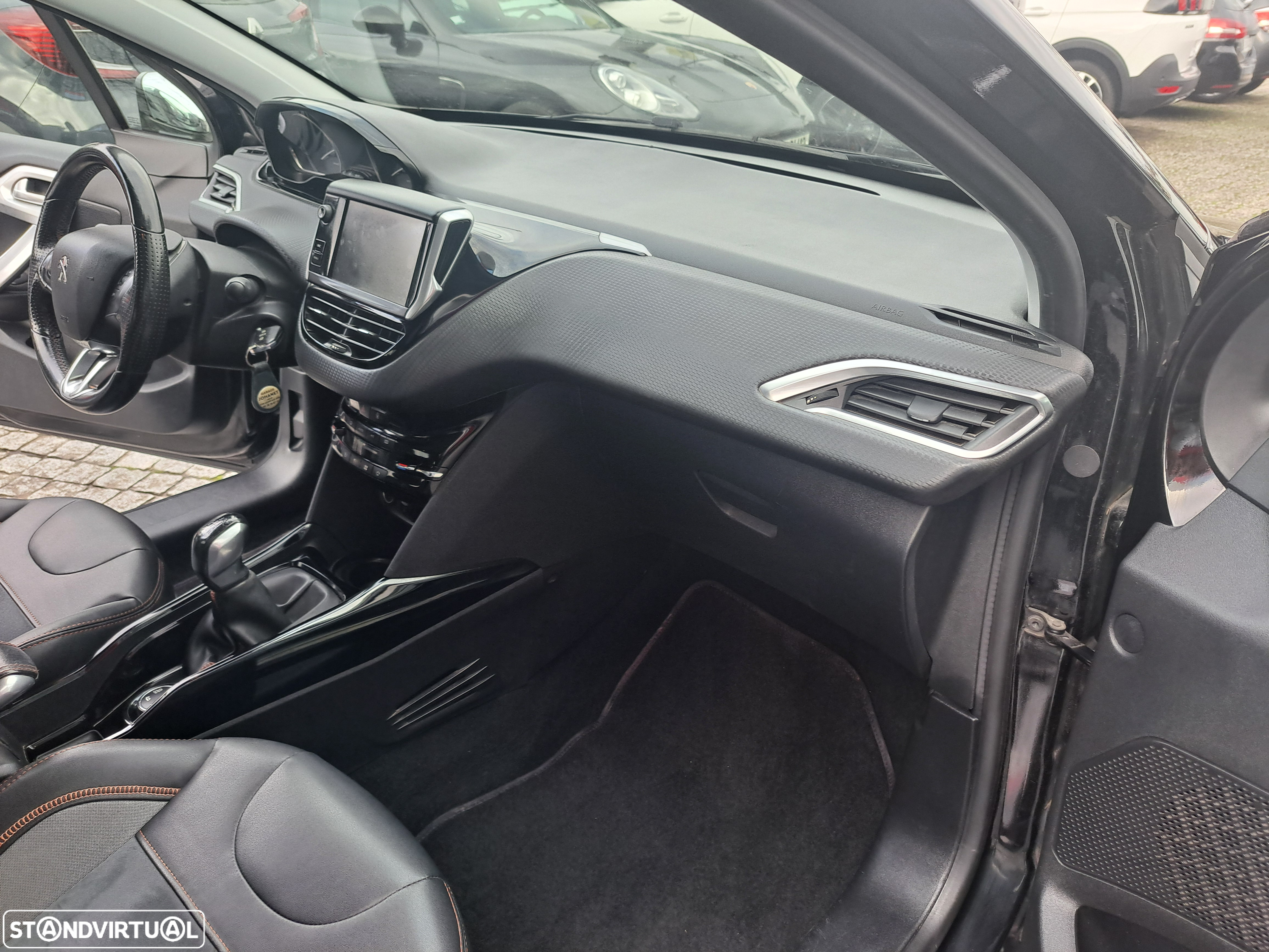 Peugeot 2008 1.2 PureTech Allure - 18