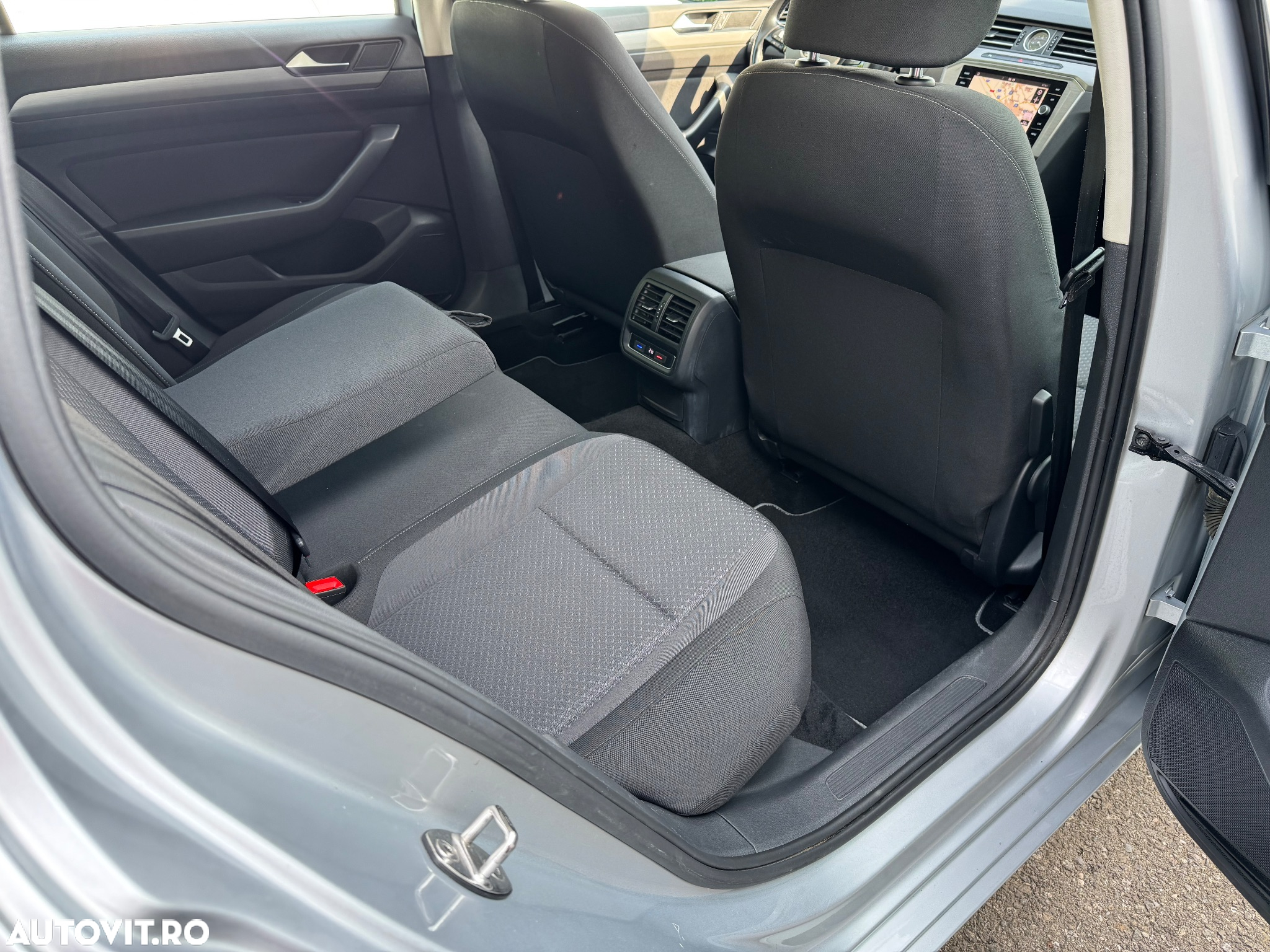 Volkswagen Passat Variant 2.0 TDI SCR DSG BlueMotion Trendline - 30