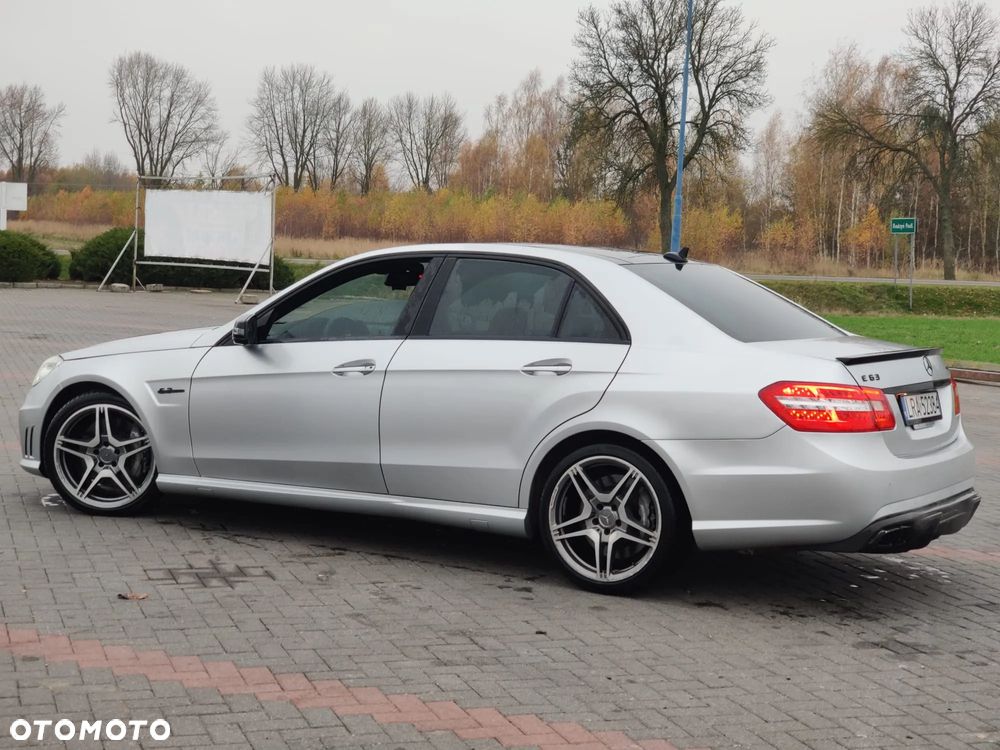 Mercedes-Benz Klasa E 63 AMG T AMG Speedshift 7G-MCT - 35