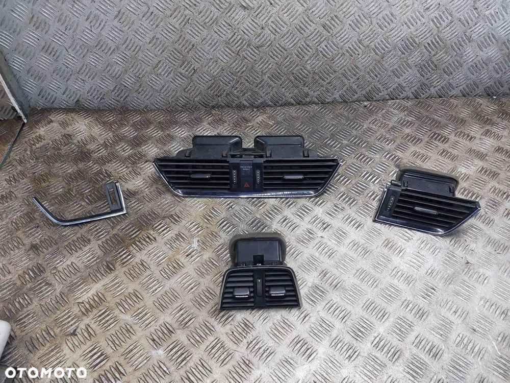 KRATKA NAWIEWU ŚRODKOWA SKODA OCTAVIA III 5E0820951C 5E0319203C 5E0819701E - 1