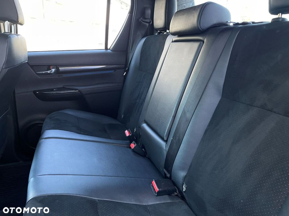 Toyota Hilux 2.8 D-4D Double Cab GR Sport 4x4 - 12