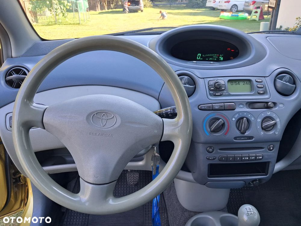 Toyota Yaris - 11