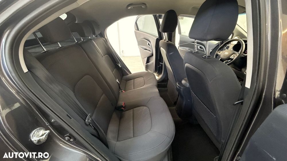 Kia Rio - 9