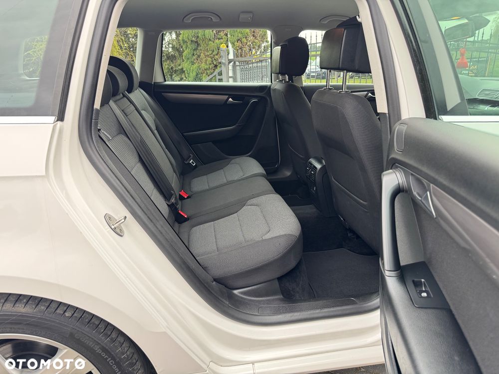 Volkswagen Passat - 18