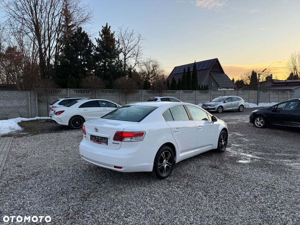 Toyota Avensis 1.6 Comfort - 5