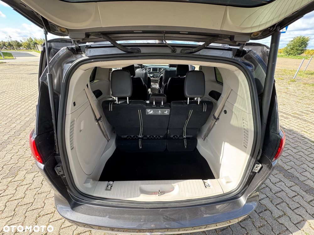 Chrysler Pacifica - 30