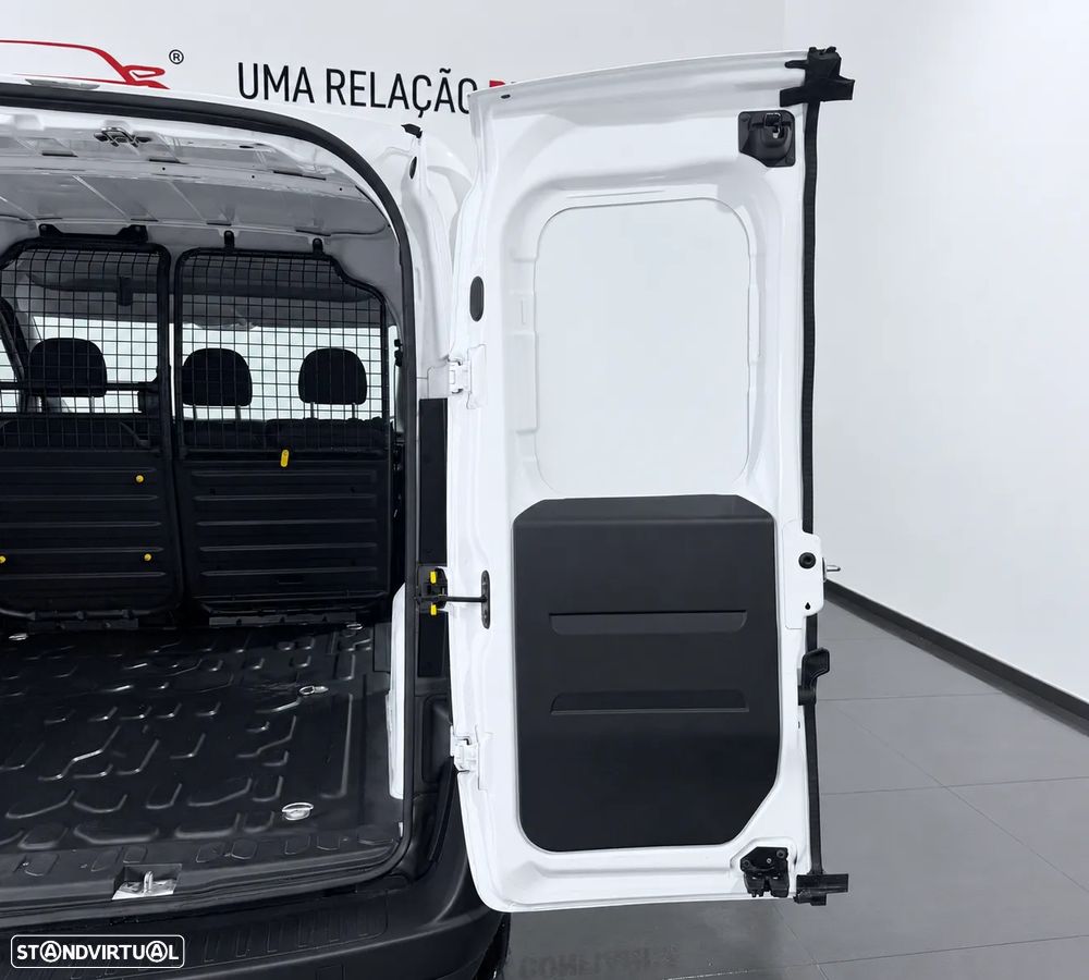 Fiat DOBLO CARGO 1.3 M-JET 95 CV - 3 LUGARES - IVA DEDUTIVÉL - 8603 KM - 48