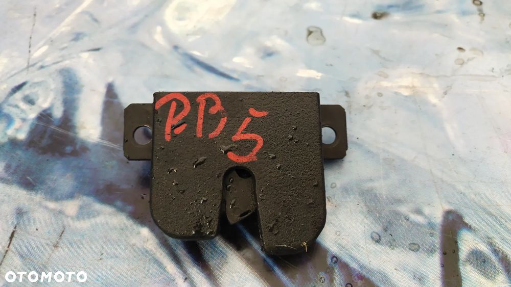 Volkswagen PASSAT B5 3B9827505  zamek klapy bagażnika