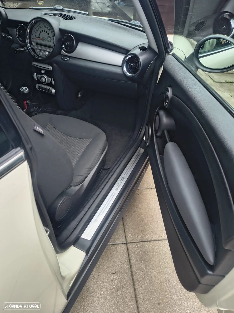 MINI 3 Portas One D - 15