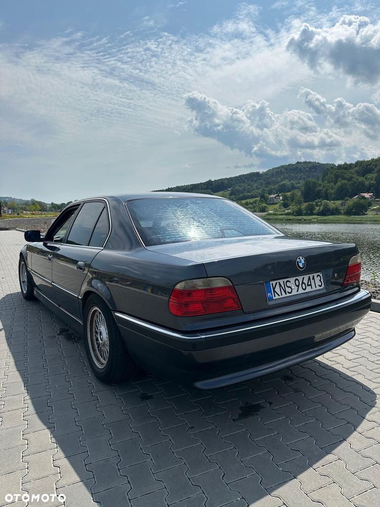 BMW Seria 7 740i - 5