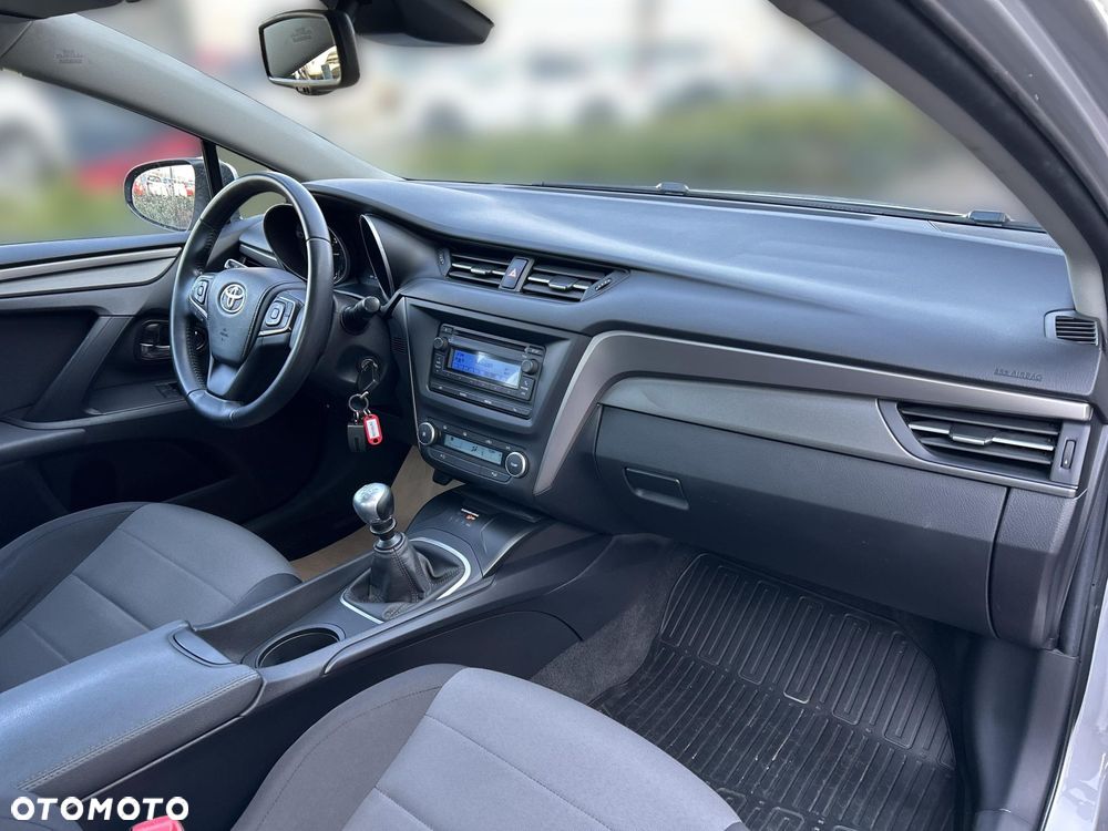 Toyota Avensis 1.8 Active - 15