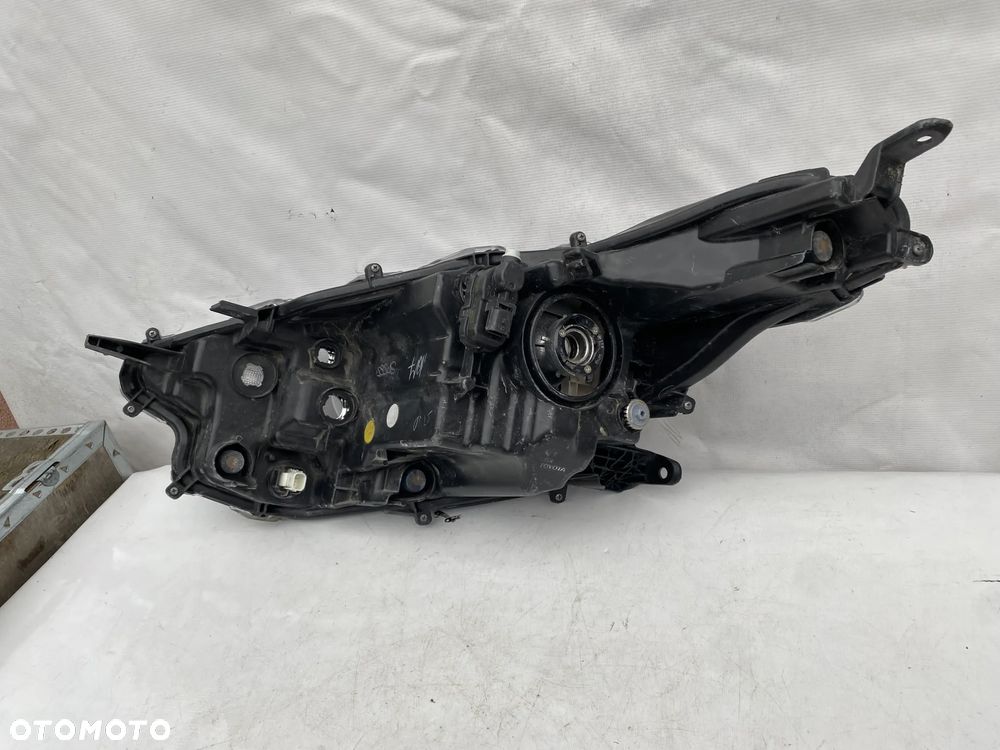 lampa yaris IV zwykły prawy eu cały - 7