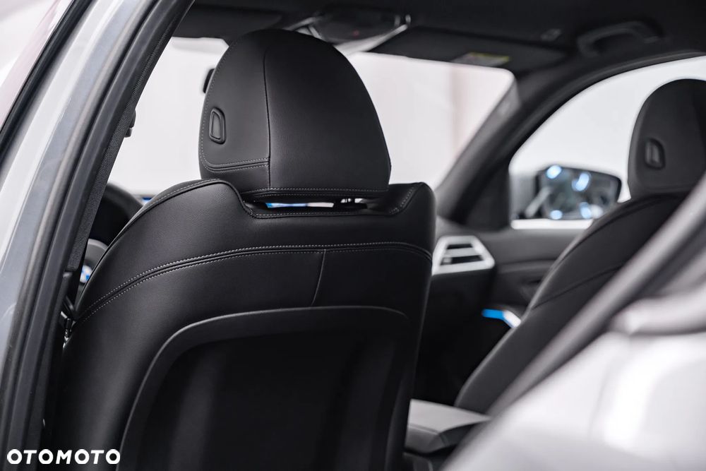 BMW Seria 3 320i M Sport - 37