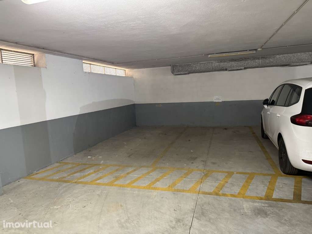 ARRENDAMENTO | Lugar de Garagem - Junto à Universidade Fernando Pes... - Grande imagem: 5/8