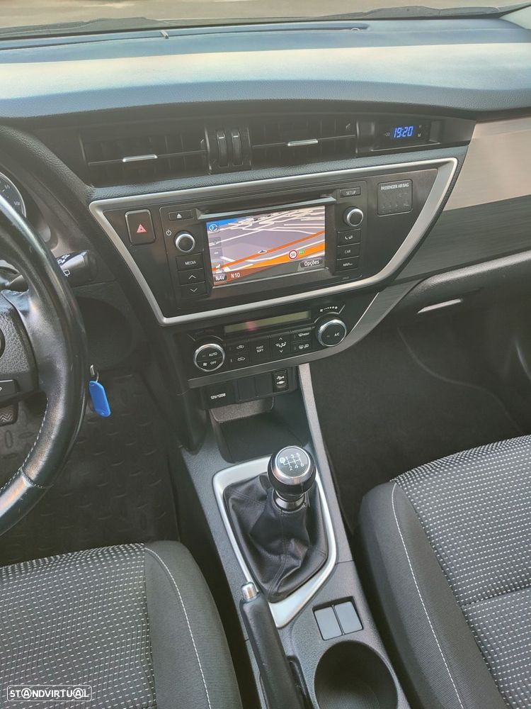 Toyota Auris 1.4 D-4D Com.+P.Sport+Navi - 39