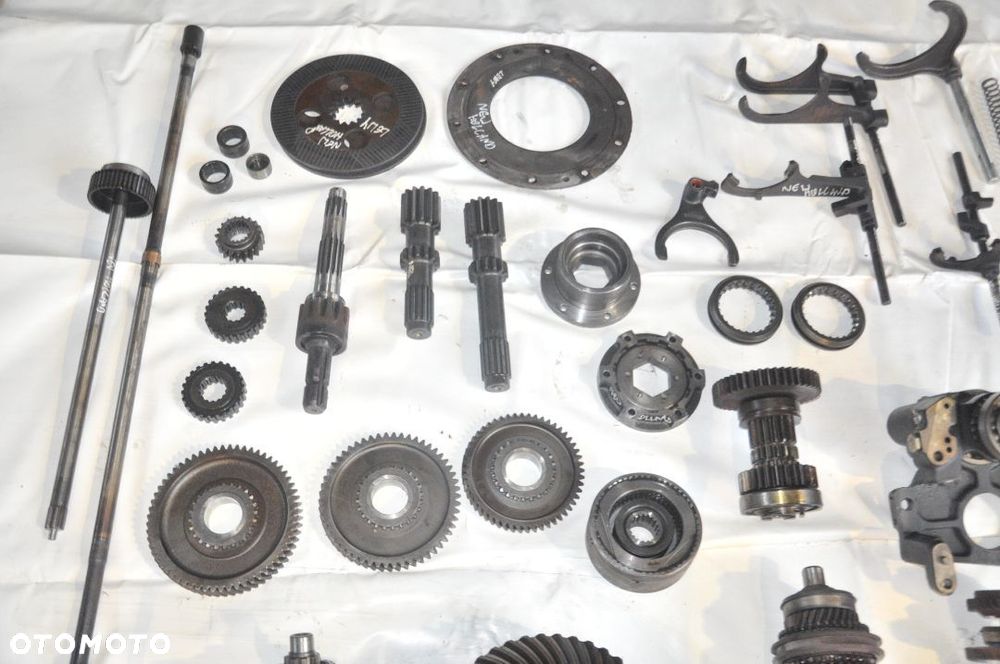 WAŁEK PÓŁOŚ ZĘBATKA TRYB PRZESUWKA WIDEŁKI NEW HOLLAND TL80 - 2