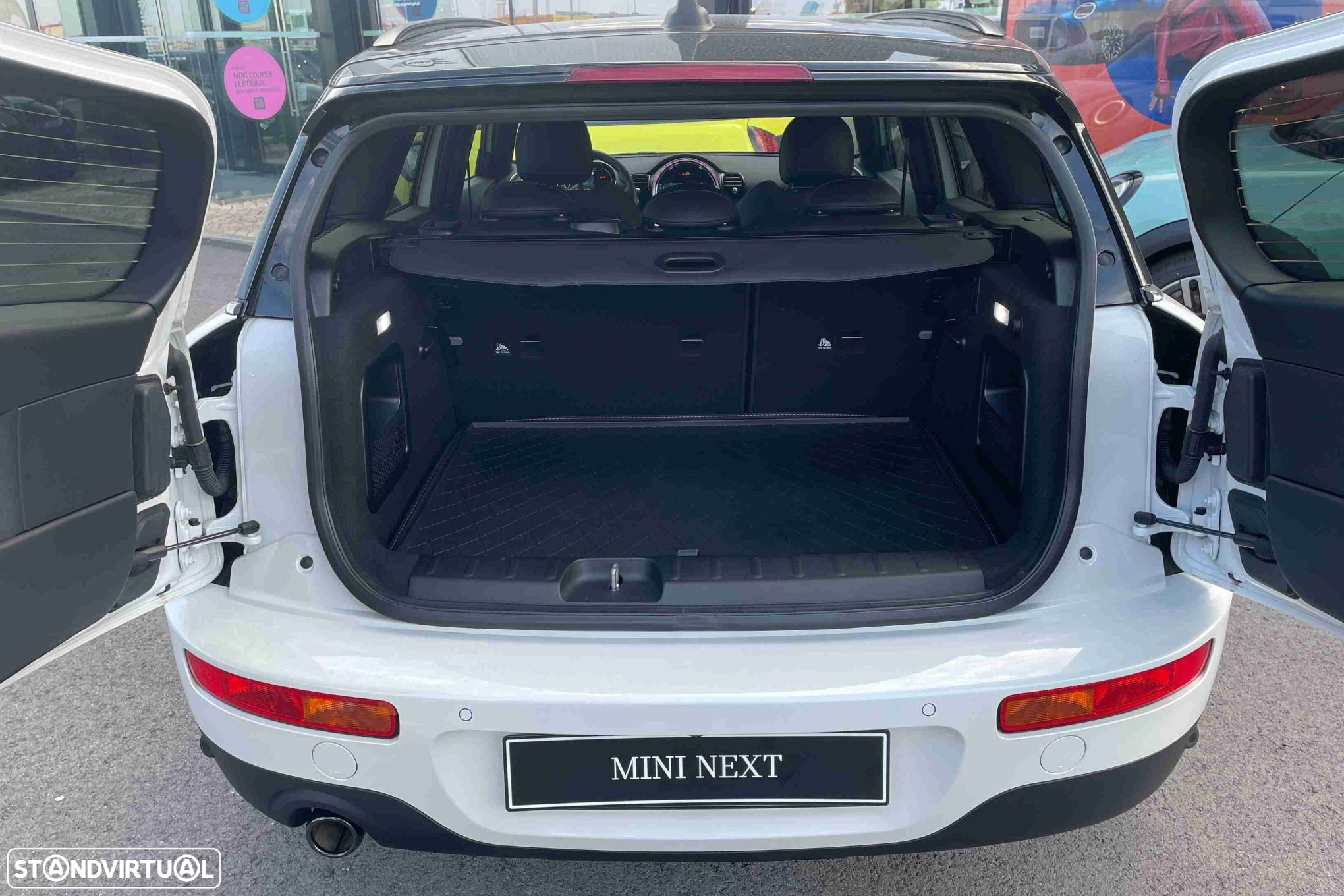 MINI Clubman Cooper D Premium Essential Auto - 18