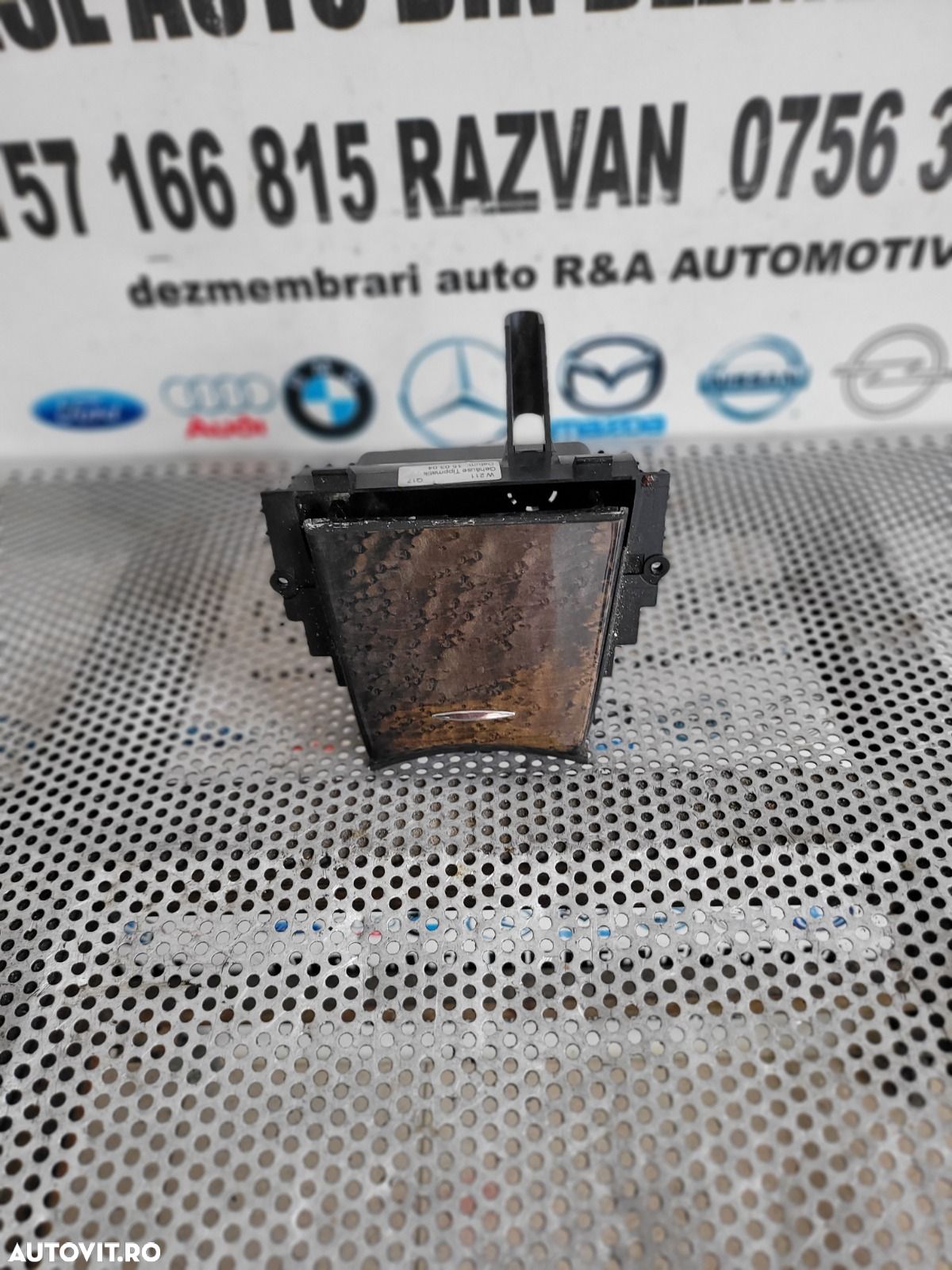 Sertar Scrumiera Mercedes E Class W211 Dezmembrez Mercedes E Class W211 2.7 Cdi Automat Cod Motor 6 - 1