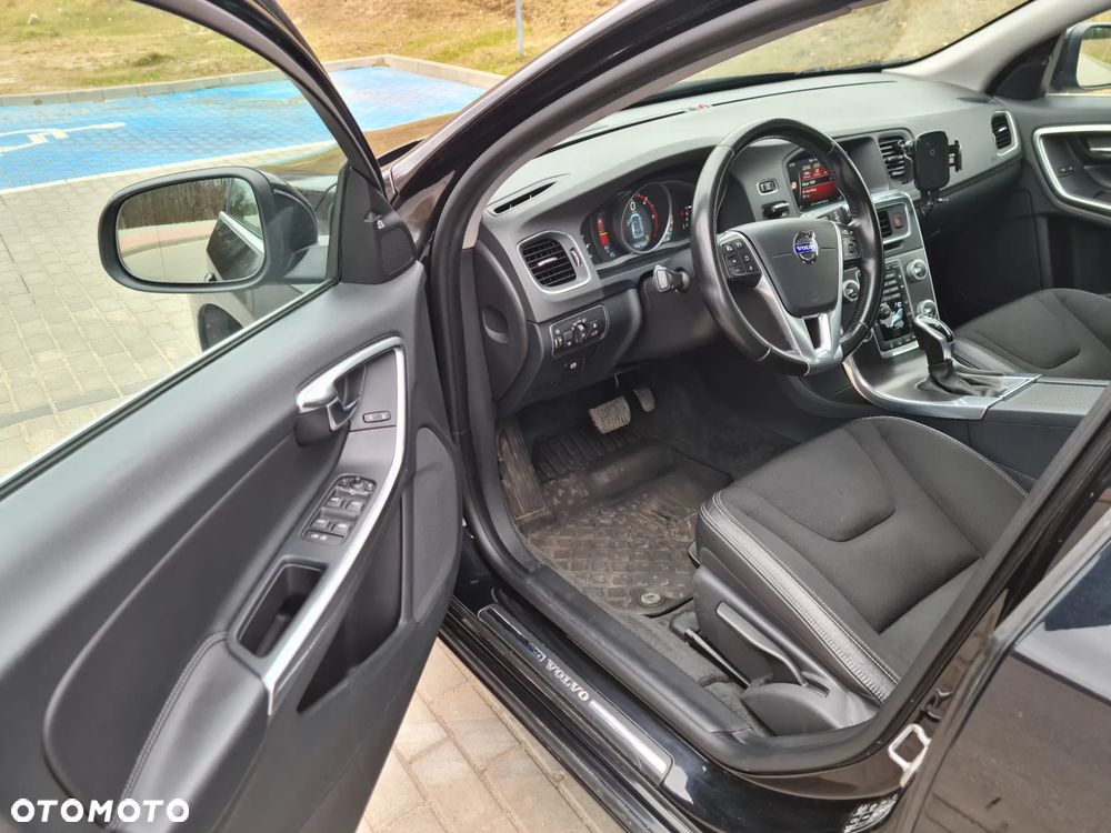 Volvo V60 D4 Drive-E Momentum - 34